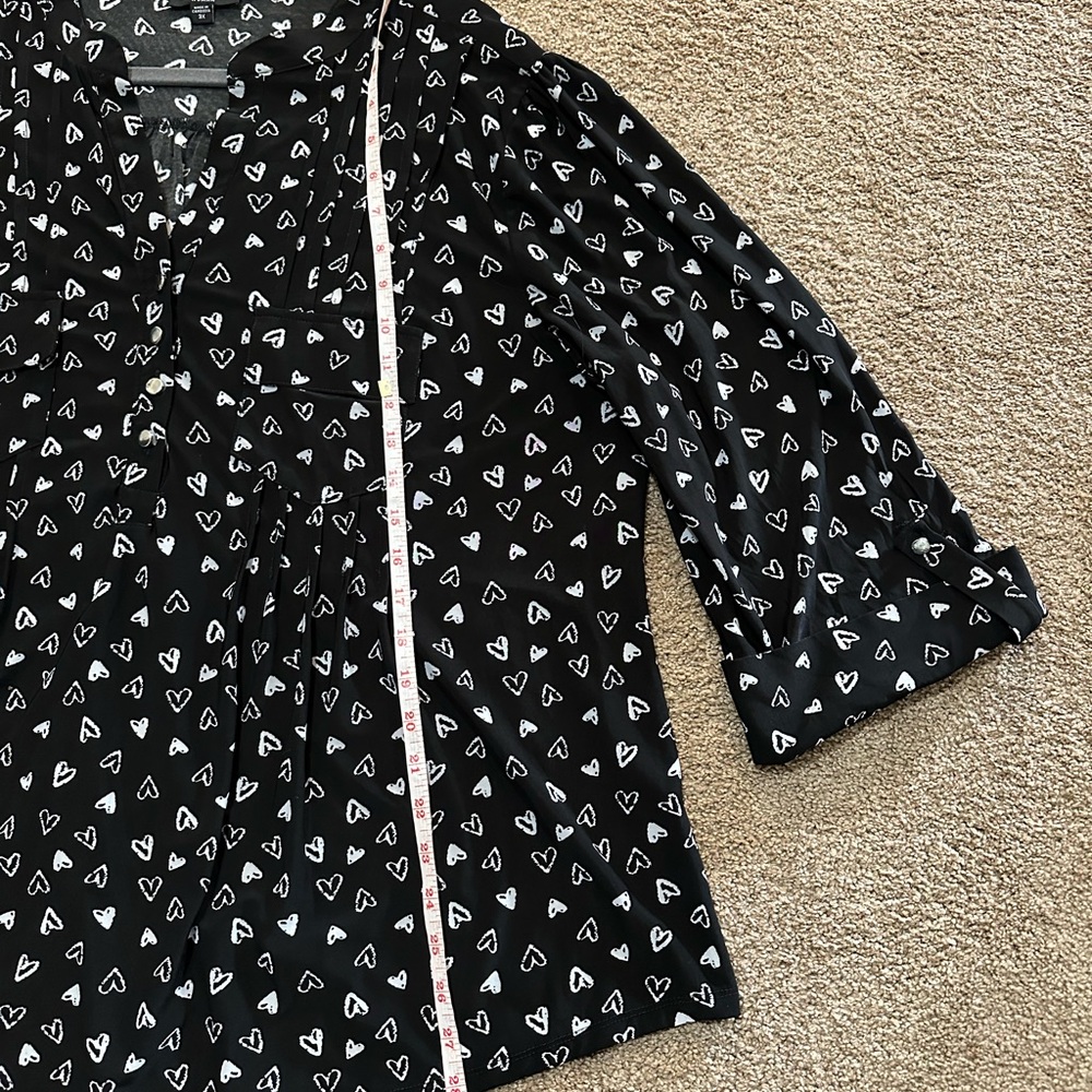 Cocoma women’s black white heart print roll tab 3/4 sleeve v-neck blouse size 3X - Picture 10 of 13